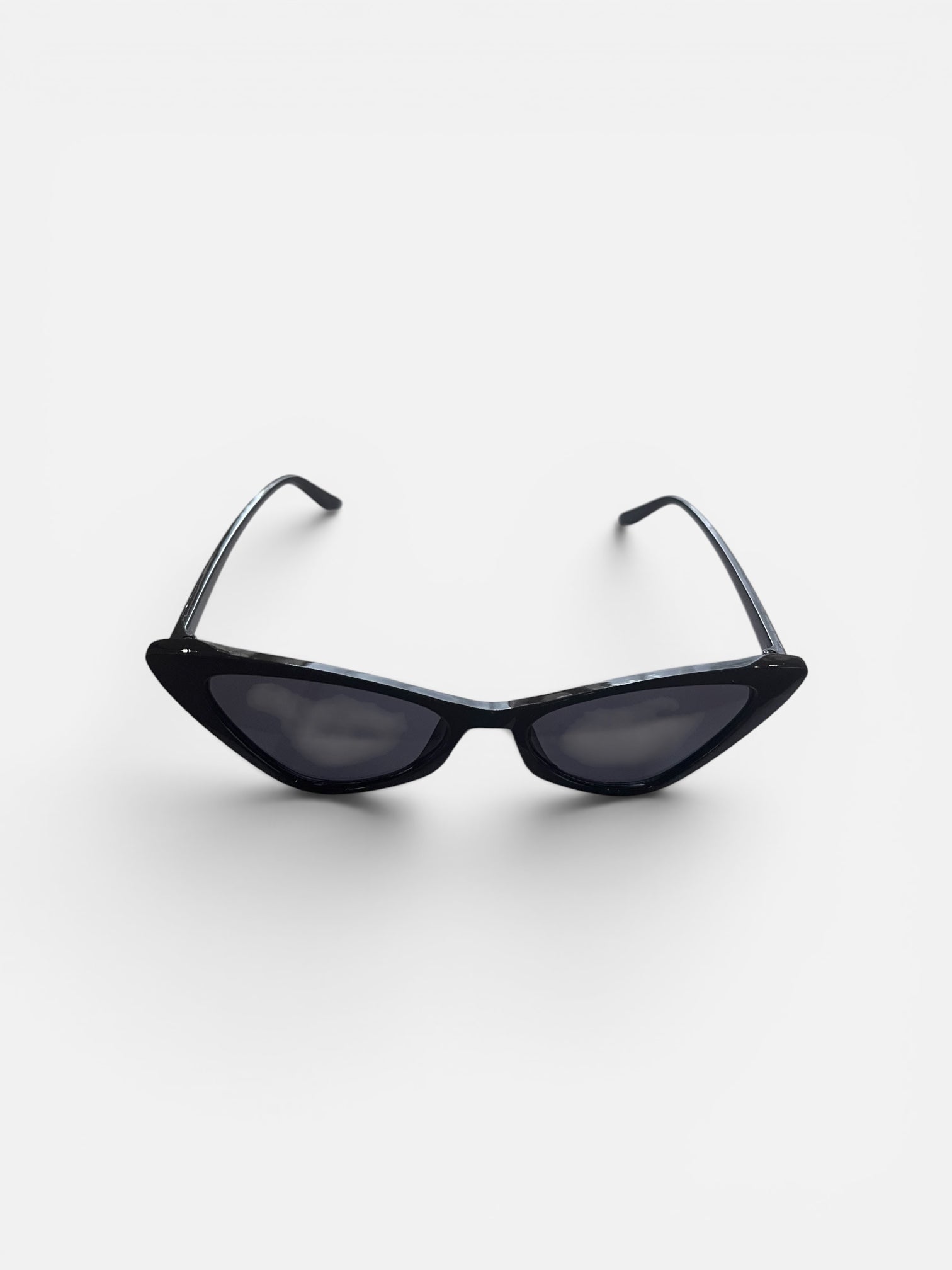 Chic Cat Eye Sunglasses (Black)